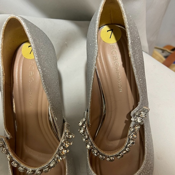 BCBGeneration Silver Glitter Heels NWB size 7 - Picture 4 of 9